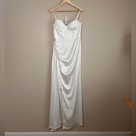 Selfie Leslie Secret Sweetheart Neckline Split Maxi Dress in White Size Large - Picture 5 of 12